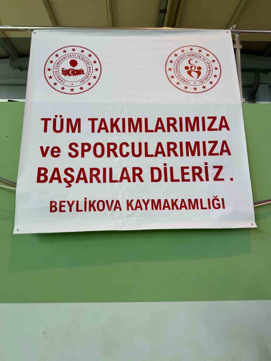 Beylikova Kaymakamlığı Kurumlar Arası Voleybol Turnuvası Başladı