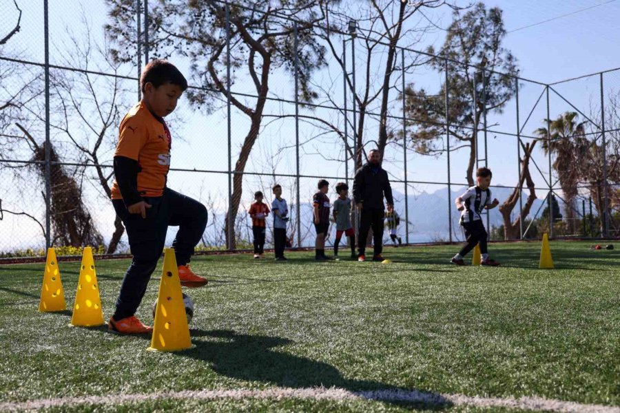 Büyükşehir’in Futbol Akademisi’nde Bin 600 Çocuk Eğitim Aldı