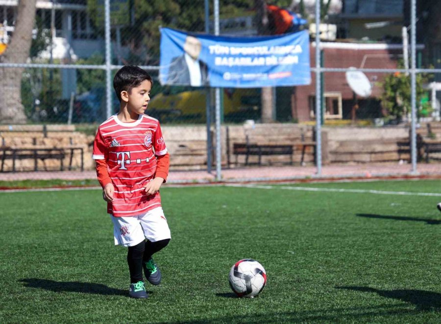 Büyükşehir’in Futbol Akademisi’nde Bin 600 Çocuk Eğitim Aldı