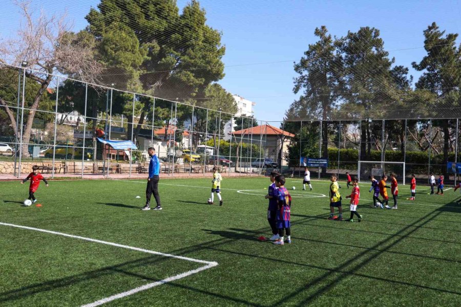 Büyükşehir’in Futbol Akademisi’nde Bin 600 Çocuk Eğitim Aldı