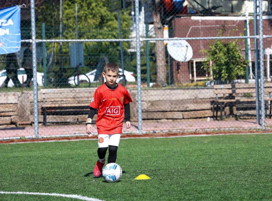 Büyükşehir’in Futbol Akademisi’nde Bin 600 Çocuk Eğitim Aldı