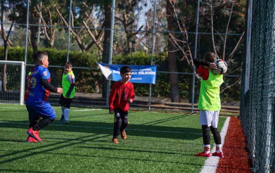 Büyükşehir’in Futbol Akademisi’nde Bin 600 Çocuk Eğitim Aldı