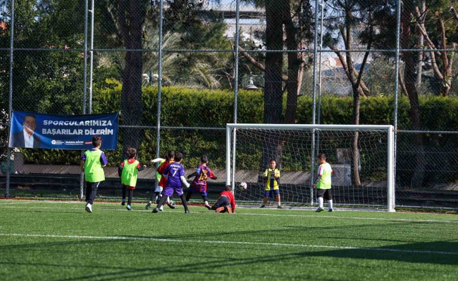 Büyükşehir’in Futbol Akademisi’nde Bin 600 Çocuk Eğitim Aldı