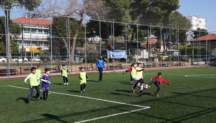 Büyükşehir’in Futbol Akademisi’nde Bin 600 Çocuk Eğitim Aldı