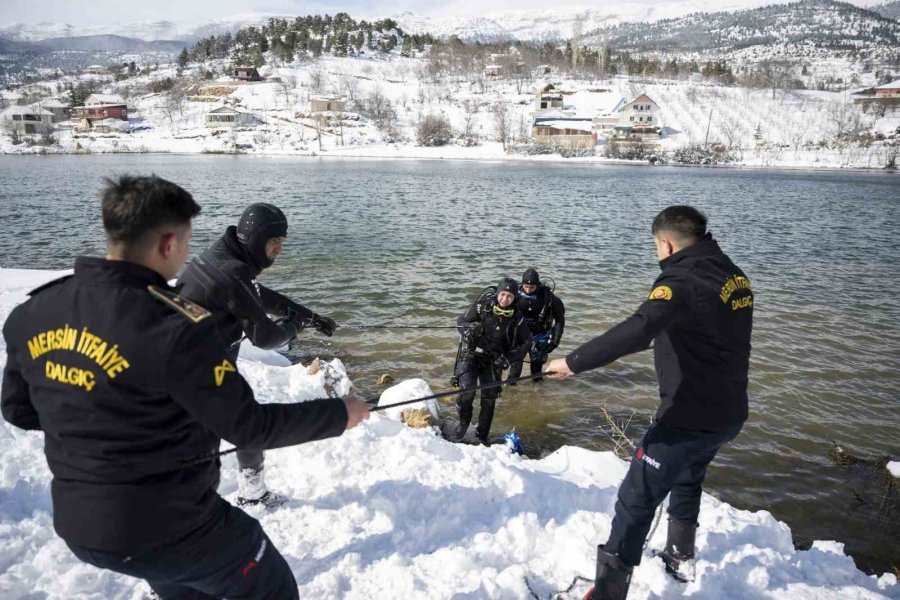 Mersin İtfaiyesinden Kar Üstünde Nefes Kesen Tatbikat