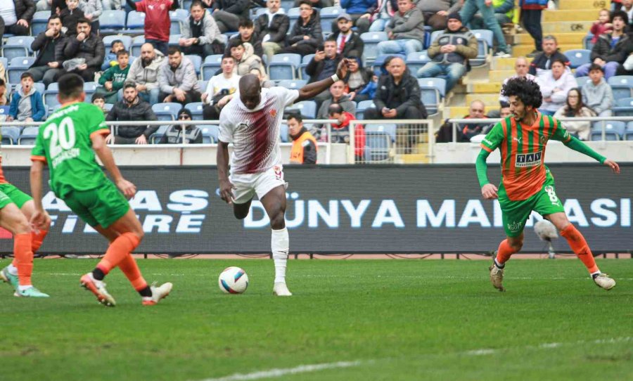 Trendyol Süper Lig: Atakaş Hatayspor: 0 - Corendon Alanyaspor: 0 (ilk Yarı)