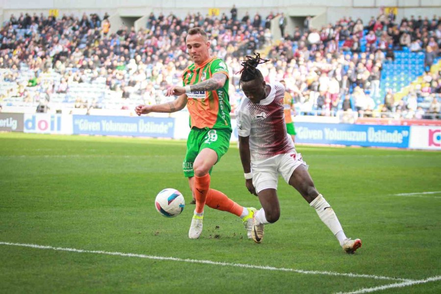 Trendyol Süper Lig: Atakaş Hatayspor: 0 - Corendon Alanyaspor: 0 (ilk Yarı)