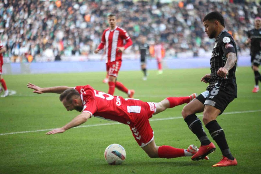 Trendyol Süper Lig: Konyaspor: 1 - Samsunspor: 0 (ilk Yarı)