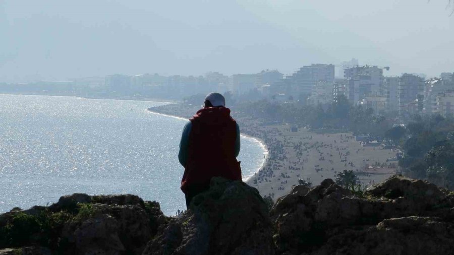 Antalya Şubatta Baharı Yaşadı