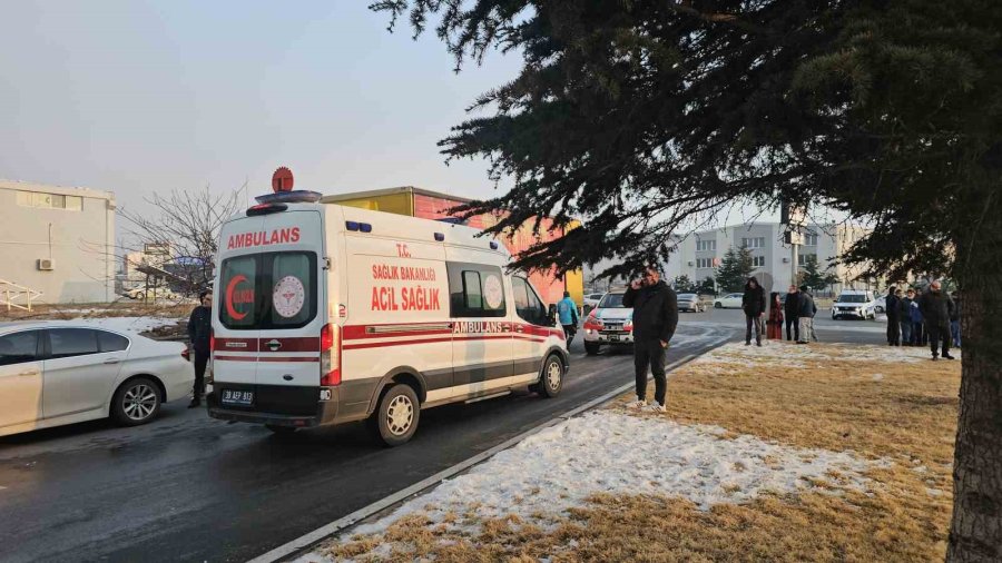 Fabrika Yangınında Annesi Vefat Eden Kadın, Tüm Şüphelilerin Dışarıda Olmasına Tepki Gösterdi