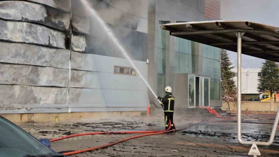 Fabrika Yangınında Annesi Vefat Eden Kadın, Tüm Şüphelilerin Dışarıda Olmasına Tepki Gösterdi