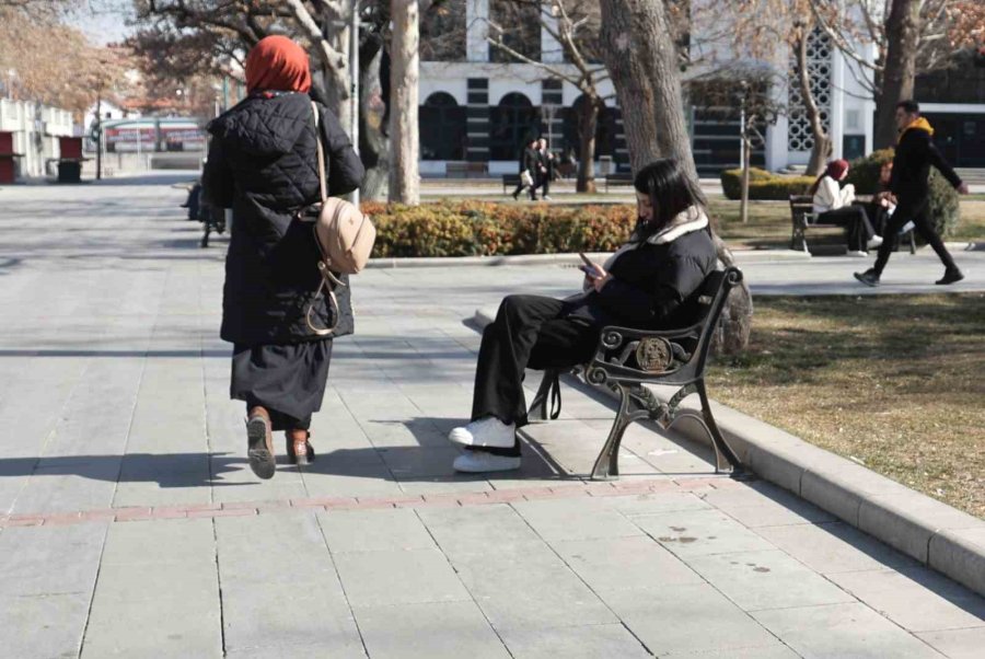 Konya’da Şubat Ortasında Yaz Gününü Aratmayan Hava