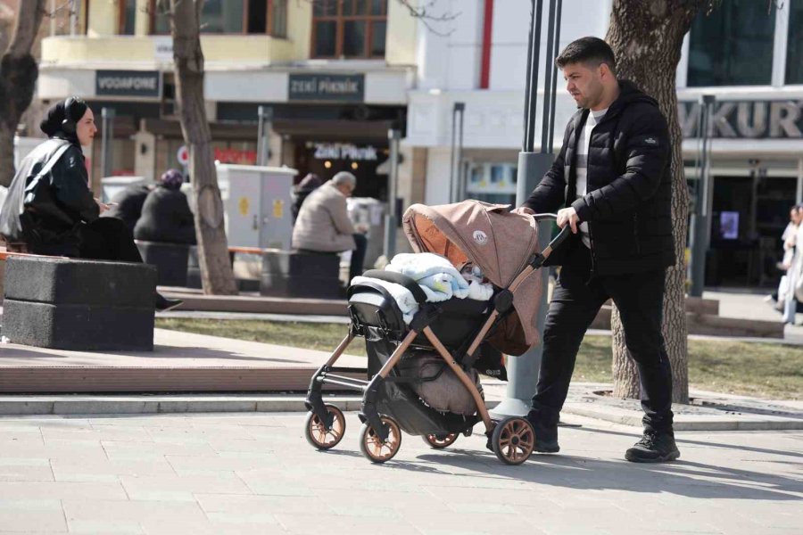 Konya’da Şubat Ortasında Yaz Gününü Aratmayan Hava