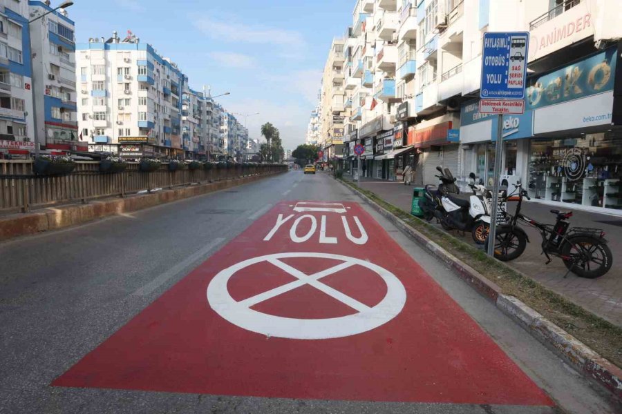 Antalya’da Trafikte Halk Otobüslerine Özel Şerit Uygulaması Başladı