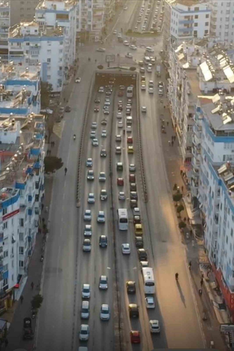 Antalya’da Trafikte Halk Otobüslerine Özel Şerit Uygulaması Başladı