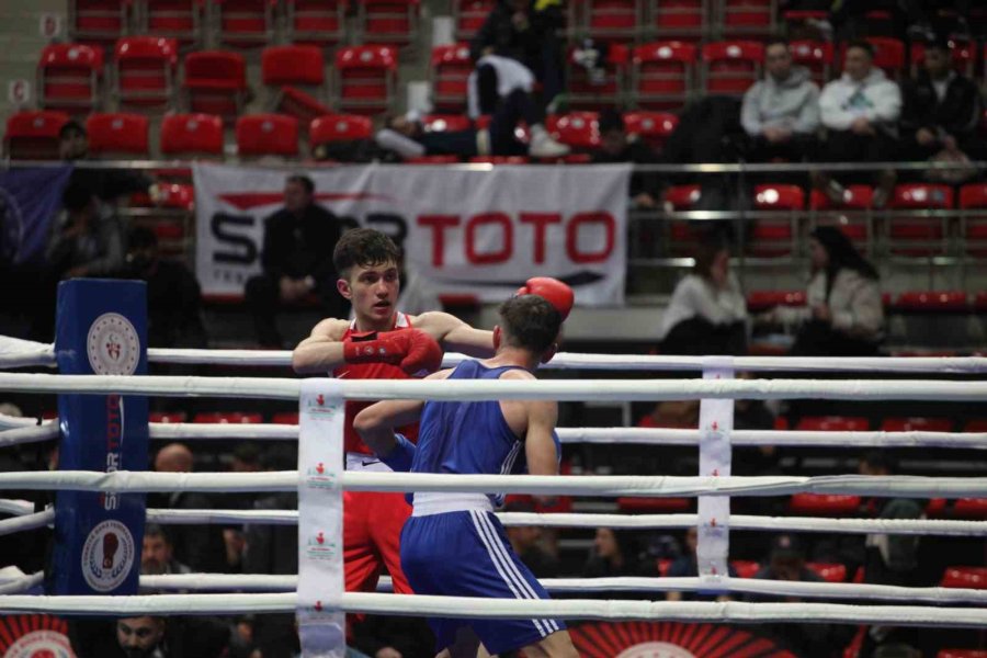 100. Yıl Büyük Erkekler Türkiye Ferdi Boks Şampiyonası Konya’da Başladı