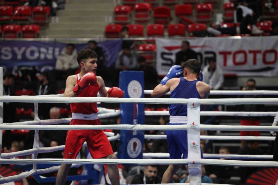 100. Yıl Büyük Erkekler Türkiye Ferdi Boks Şampiyonası Konya’da Başladı