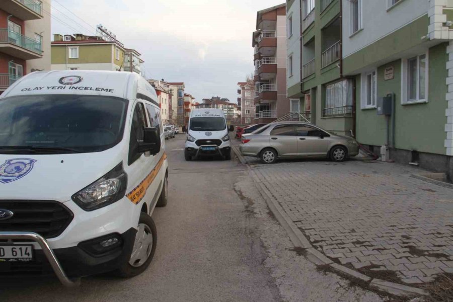 Banyoda Ölü Bulunan Garsonun Cinayet Kurbanı Olduğu Ortaya Çıktı