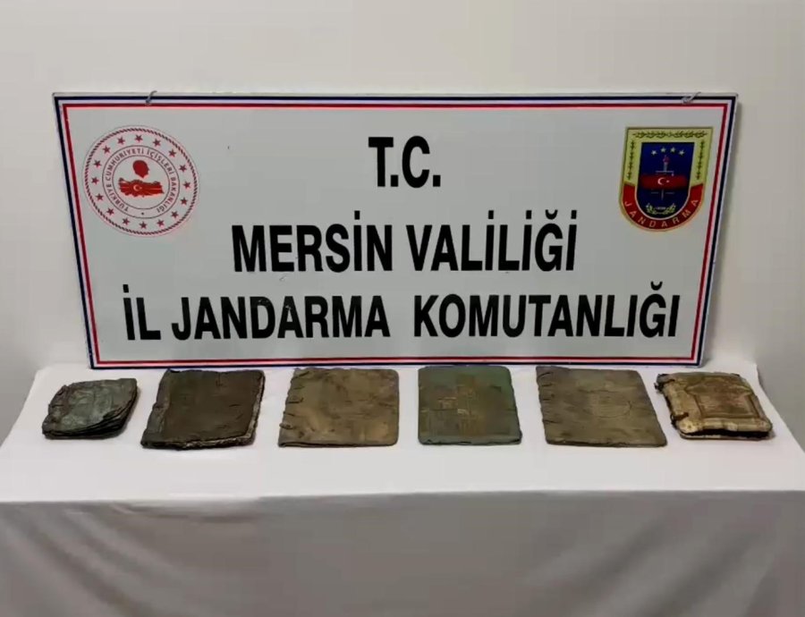 Mersin’de 6 Adet Tarihi El Yazması Kitap Ele Geçirildi: 3 Gözaltı