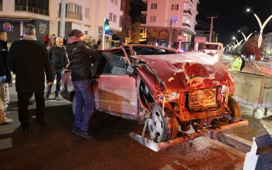 Kameraya Yansıyan Şüpheli-polis Kovalamacası Kazayla Sonlandı: 1’i Ağır 5 Yaralı