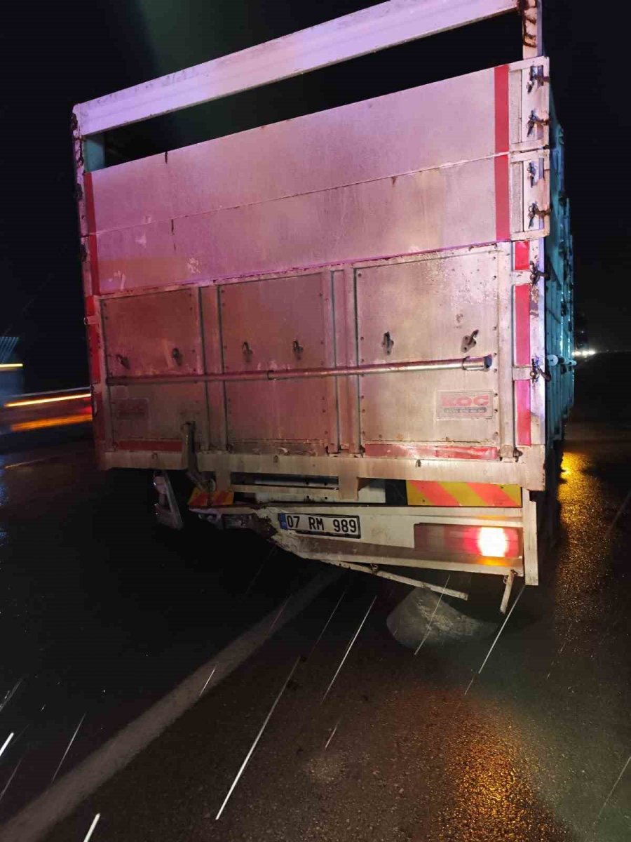 Konya’da Kamyona Çarpan Otomobilin Sürücüsü Öldü