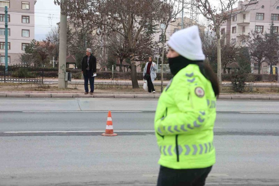 Ceza Yiyen Sürücü Değil Yayalar Oldu, Bahaneleri İse Pes Dedirtti