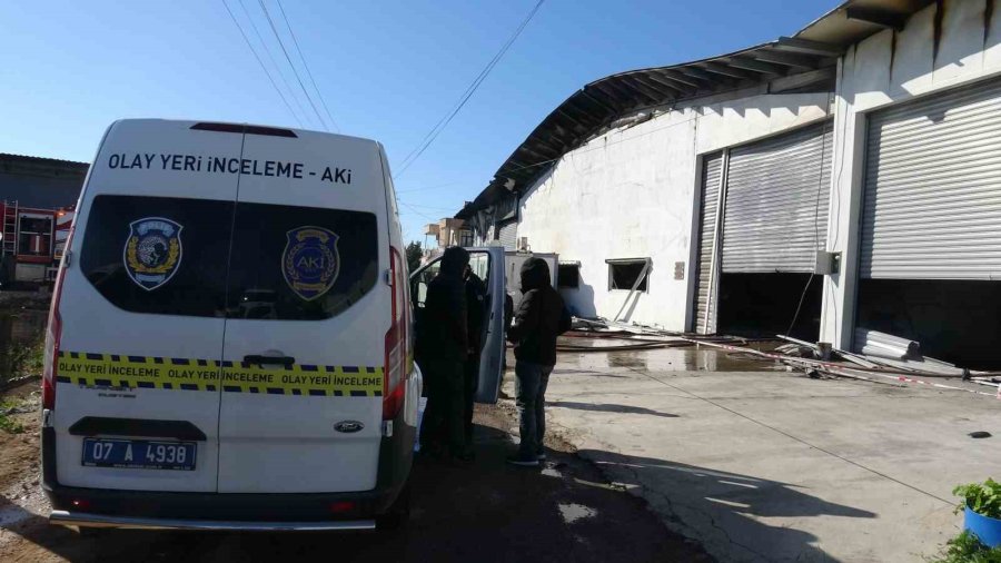 Gece Başlayan Depo Yangını 6 Saatte Söndürüldü, Zararın Büyüklüğü Gündüz Ortaya Çıktı