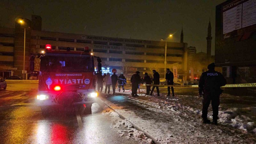 Kayseri’de Mobilya Mağazasındaki Yangında Duman Hafızlık Okuluna Sızdı: 5 Öğrenci Zehirlendi