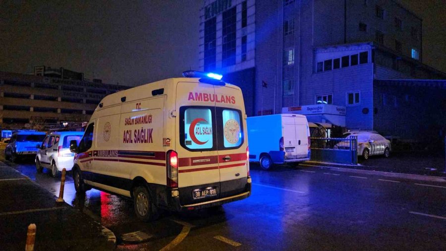 Kayseri’de Mobilya Mağazasındaki Yangında Duman Hafızlık Okuluna Sızdı: 5 Öğrenci Zehirlendi