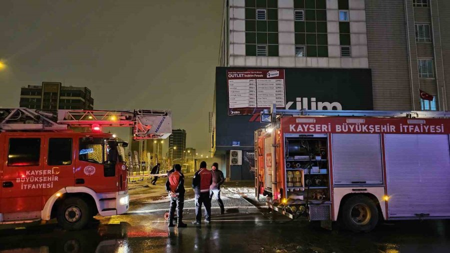 Kayseri’de Mobilya Mağazasındaki Yangında Duman Hafızlık Okuluna Sızdı: 5 Öğrenci Zehirlendi