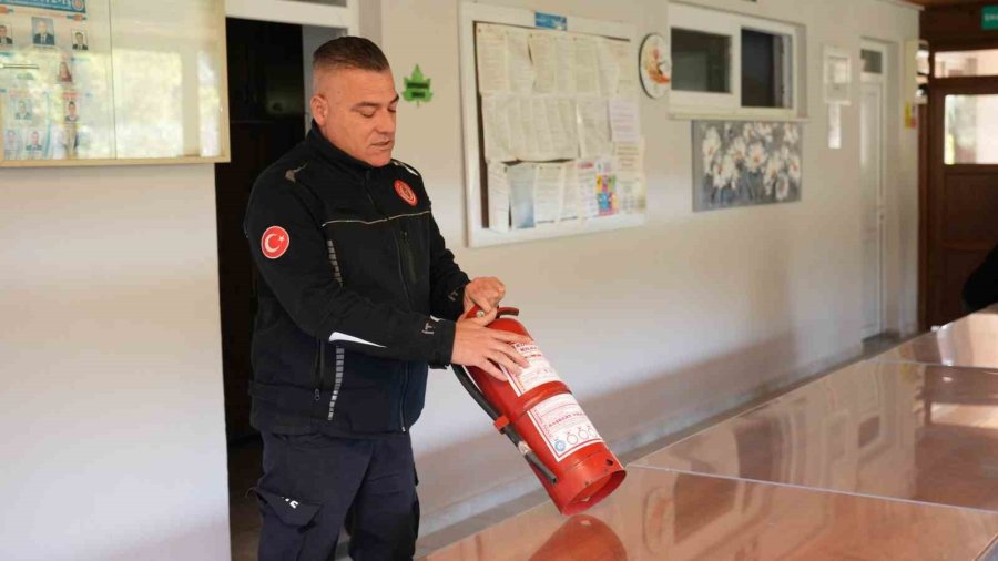 Alanya’da Arazöz Sürücülerine Yangın Eğitimi Verildi