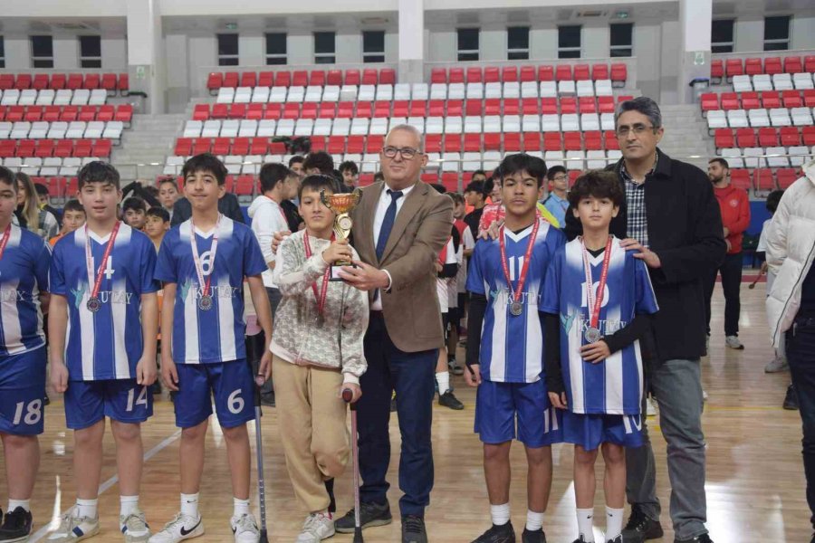 Aksu’da Okul Sporları Futsal Turnuvası Sona Erdi