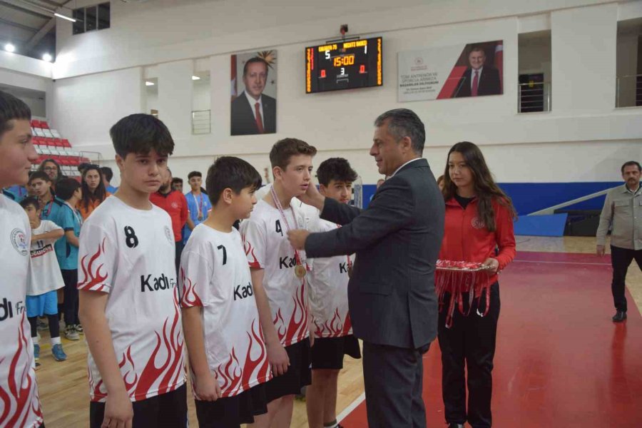 Aksu’da Okul Sporları Futsal Turnuvası Sona Erdi