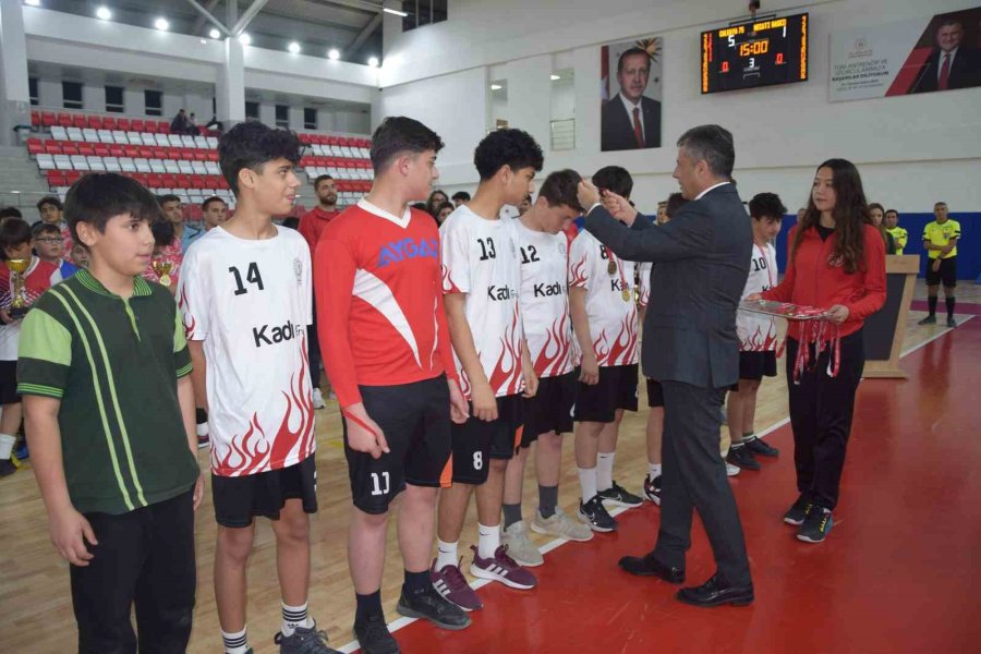 Aksu’da Okul Sporları Futsal Turnuvası Sona Erdi