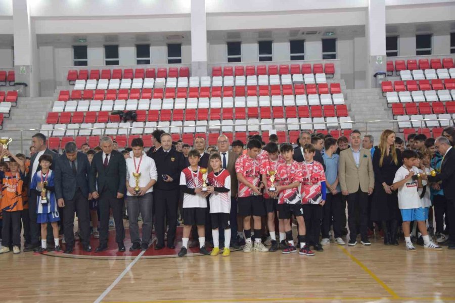 Aksu’da Okul Sporları Futsal Turnuvası Sona Erdi