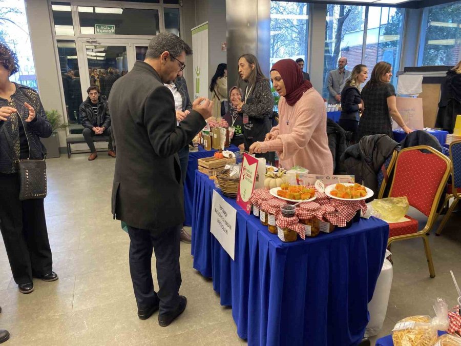 Kadınların Kendi Emekleriyle Ürettiği Ürünler Alıcılara Tanıtıldı