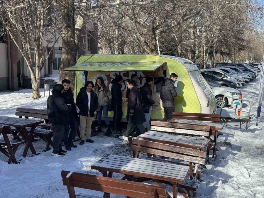 Kayseri’de Öğrencilere Sıcak Çorba İkramı