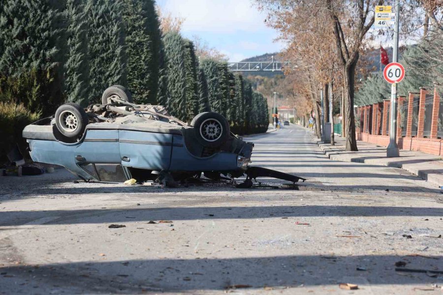 50 Günde 5 Trafik Cezası Yiyen Sürücünün Kullandığı Tofaş Takla Attı: 2 Yaralı