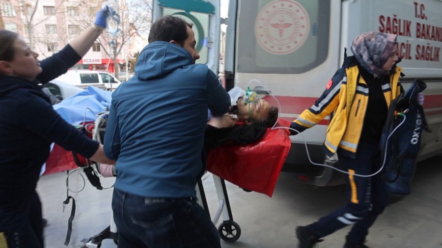 Sokak Ortasında Tabancayı Peş Peşe Ateşleyerek Husumetlisini Vurdu