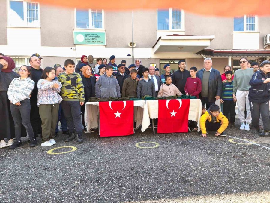 "mehmetçik Üşümesin" Projesiyle Özel Eğitim Öğrencilerinden Anlamlı Destek