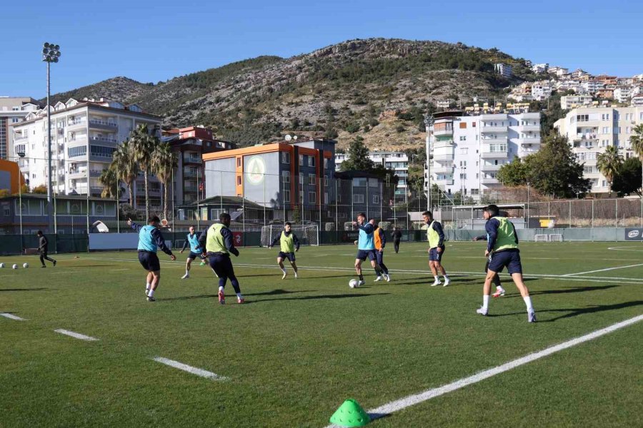 Alanyaspor, Adana Demirspor Maçı Hazırlıklarını Tamamladı