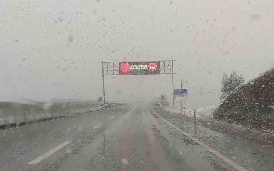 Mersin-antalya Arasında Lapa Lapa Kar Yağdı