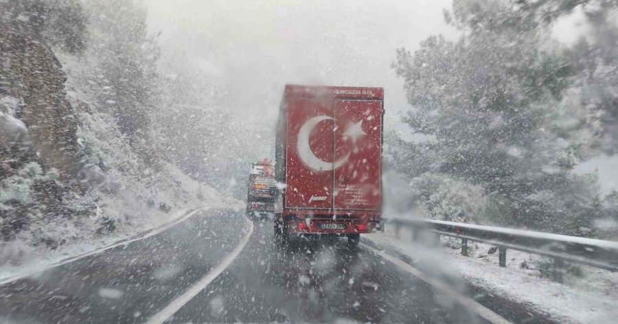 Mersin-antalya Arasında Lapa Lapa Kar Yağdı