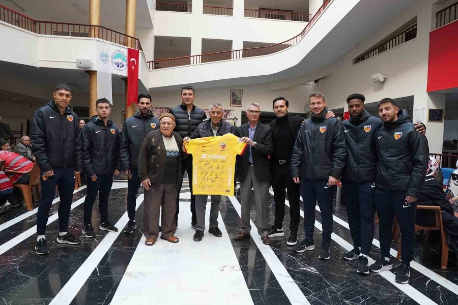 Kayserispor’dan Yaşlılara Moral Ziyareti