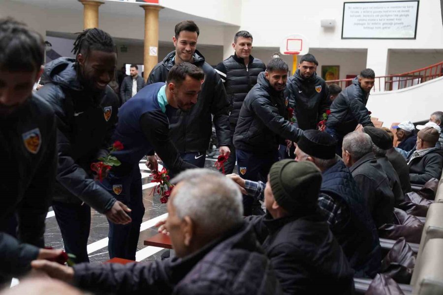 Kayserispor’dan Yaşlılara Moral Ziyareti