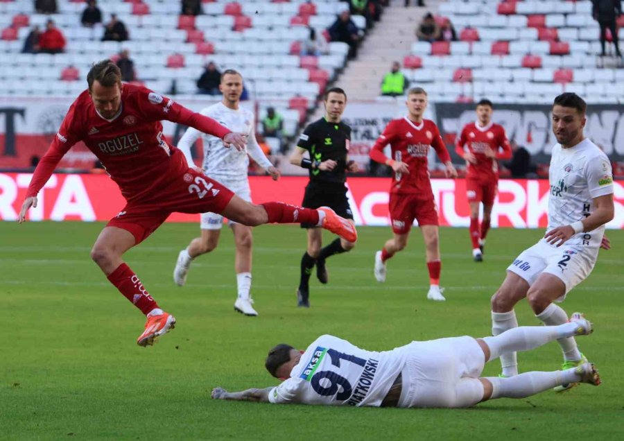 Trendyol Süper Lig: Antalyaspor: 2 - Kasımpaşa: 0 (ilk Yarı)