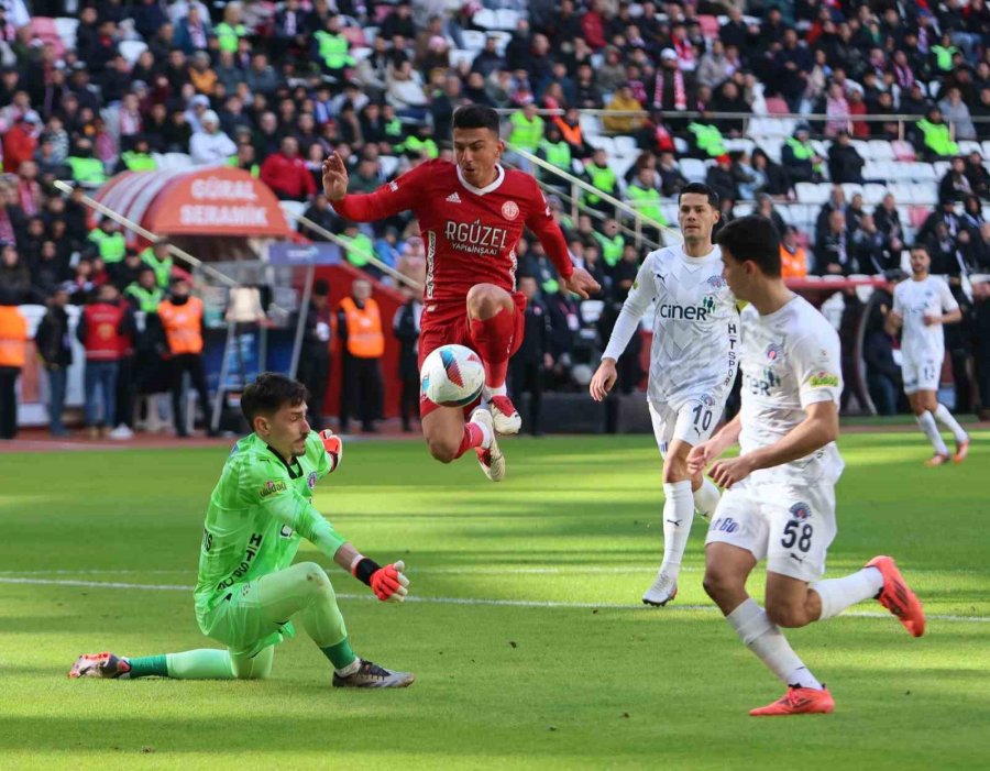 Trendyol Süper Lig: Antalyaspor: 2 - Kasımpaşa: 0 (ilk Yarı)