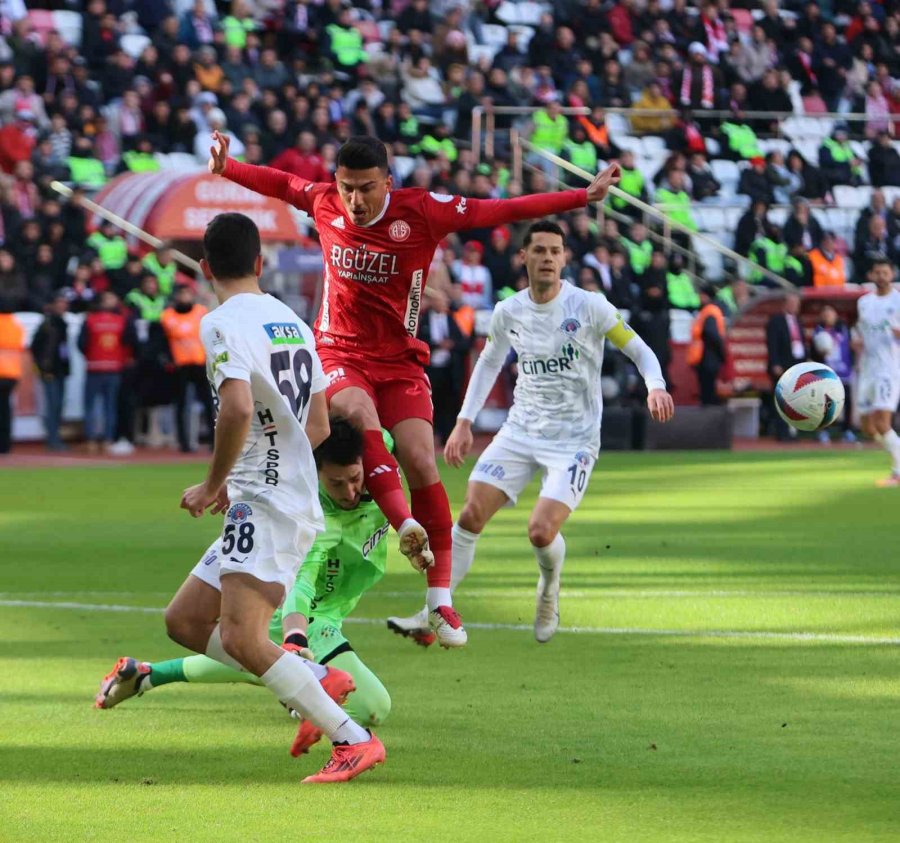 Trendyol Süper Lig: Antalyaspor: 2 - Kasımpaşa: 0 (ilk Yarı)