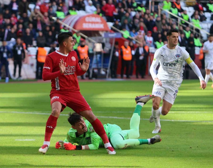 Trendyol Süper Lig: Antalyaspor: 2 - Kasımpaşa: 0 (ilk Yarı)