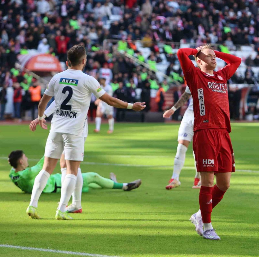 Trendyol Süper Lig: Antalyaspor: 2 - Kasımpaşa: 0 (ilk Yarı)